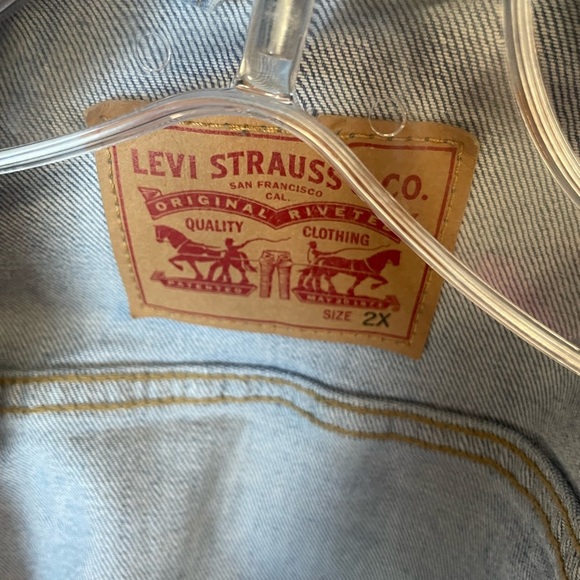Levi's Light Blue Plus Size Jean Jacket for Women - Picture 3 of 4